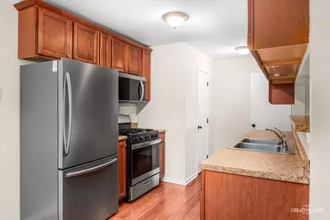 Kitchen - 1681 Ashburn Ct #D, Wheaton, IL 60189 photo 1 of 2