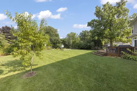 Exterior - 1711 Driving Park Rd, Wheaton, IL 60187 photo 4 of 8
