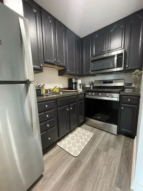 Kitchen - 1 E Scott St #2007, Chicago, IL 60610 photo 1 of 1