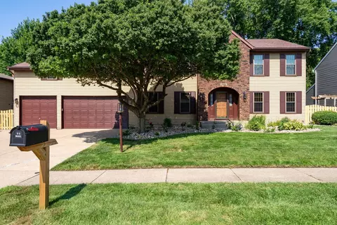 4490 Hamilton Dr, Bettendorf, IA 52722