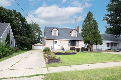 Exterior - 309 E Sunset Pl, Dekalb, IL 60115 photo 3 of 5