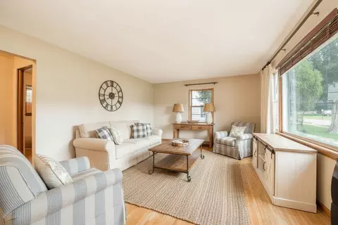 Living - 309 E Sunset Pl, Dekalb, IL 60115 photo 1 of 8