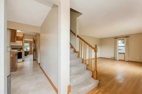 Entry Way - 309 E Sunset Pl, Dekalb, IL 60115 photo 1 of 4
