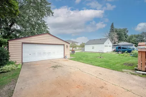 Exterior - 309 E Sunset Pl, Dekalb, IL 60115 photo 4 of 5