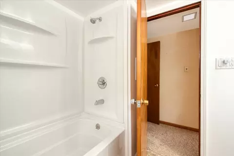 Bath - 309 E Sunset Pl, Dekalb, IL 60115 photo 3 of 3