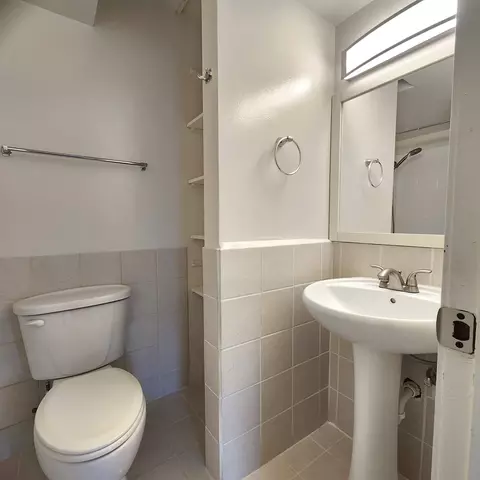 Bath - 575 Fairway View Dr #1F, Wheeling, IL 60090 photo 2 of 3
