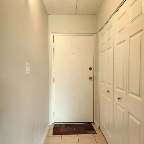 Entry Way - 575 Fairway View Dr #1F, Wheeling, IL 60090 photo 1 of 1