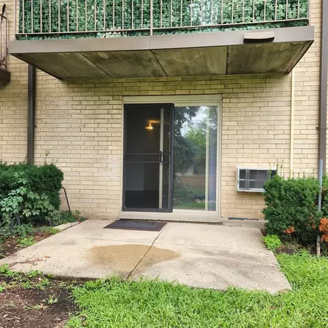 Exterior - 575 Fairway View Dr #1F, Wheeling, IL 60090 photo 1 of 2