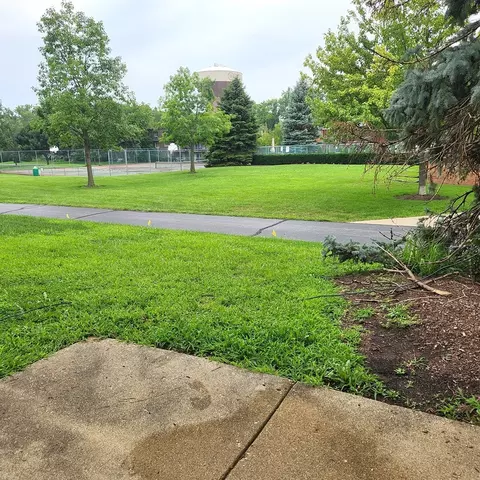 Exterior - 575 Fairway View Dr #1F, Wheeling, IL 60090 photo 2 of 2