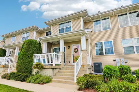 1214 Walnut Glen Dr, Crystal Lake, IL 60014