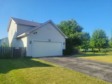 1202 E Greystone Dr, Round Lake Beach, IL 60073