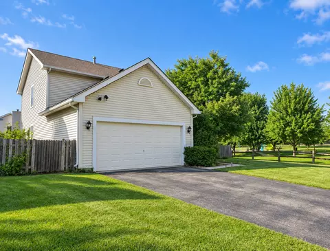 1202 E Greystone Dr, Round Lake Beach, IL 60073