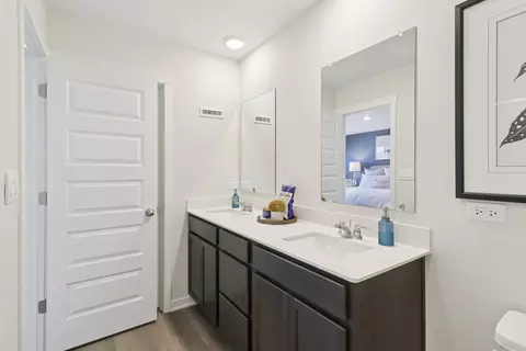 Bath - 1710 Baler Ave, Aurora, IL 60503 photo 2 of 4