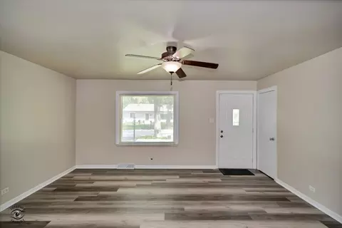 Living - 3335 Roesner Dr, Markham, IL 60428 photo 2 of 4