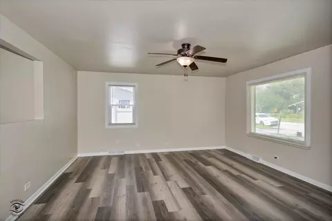 Living - 3335 Roesner Dr, Markham, IL 60428 photo 3 of 4