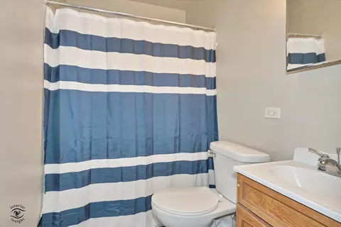 Bath - 3335 Roesner Dr, Markham, IL 60428 photo 1 of 1
