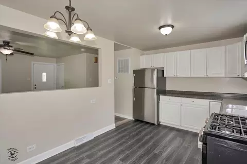 Kitchen - 3335 Roesner Dr, Markham, IL 60428 photo 3 of 3