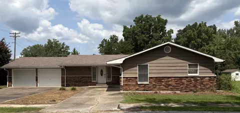 1303 E 4th St, West Frankfort, IL 62896