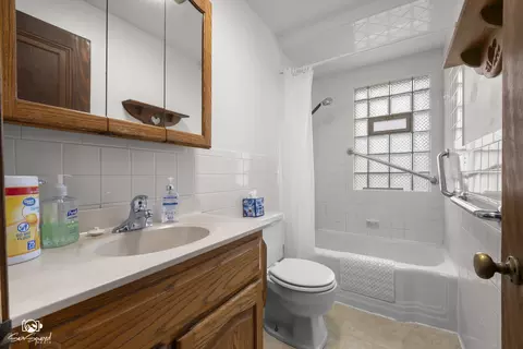 Bath - 119 E 17th St, Lockport, IL 60441 photo 1 of 1
