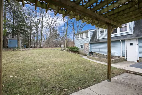 Exterior - 101 W Maple Ave, Roselle, IL 60172 photo 3 of 3