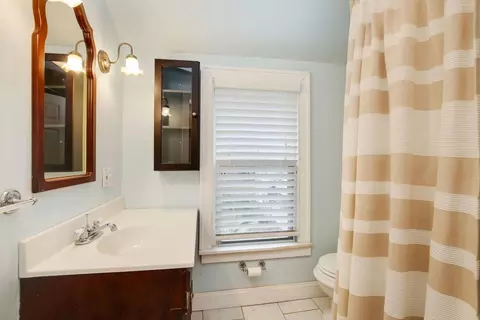 Bath - 101 W Maple Ave, Roselle, IL 60172 photo 2 of 3
