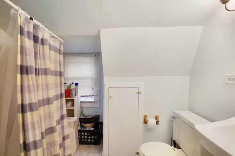 Bath - 101 W Maple Ave, Roselle, IL 60172 photo 3 of 3