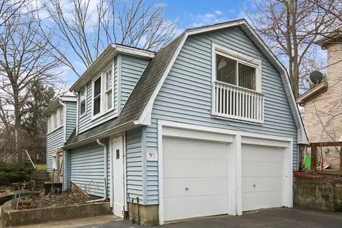 Exterior - 101 W Maple Ave, Roselle, IL 60172 photo 2 of 3