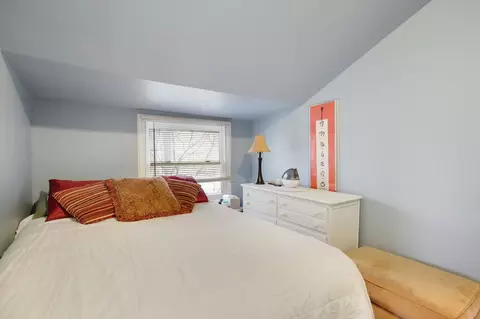 Bedroom - 101 W Maple Ave, Roselle, IL 60172 photo 3 of 3