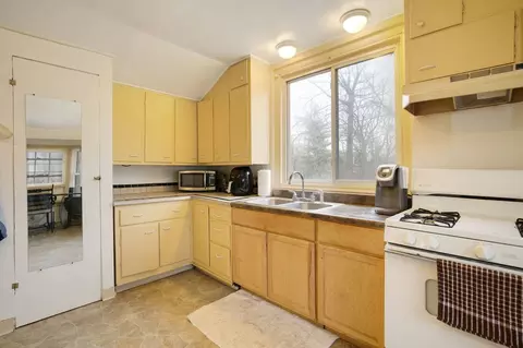 Kitchen - 101 W Maple Ave, Roselle, IL 60172 photo 4 of 4