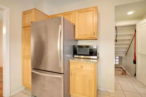 Kitchen - 101 W Maple Ave, Roselle, IL 60172 photo 2 of 4