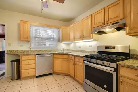 Kitchen - 101 W Maple Ave, Roselle, IL 60172 photo 1 of 4