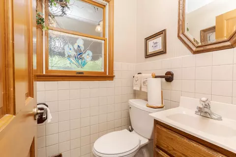 Bath - 18468 E 600 North Rd, Bloomington, IL 61705 photo 1 of 5