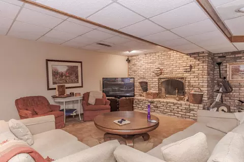 Living - 18468 E 600 North Rd, Bloomington, IL 61705 photo 8 of 10