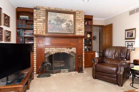 Living - 18468 E 600 North Rd, Bloomington, IL 61705 photo 4 of 10