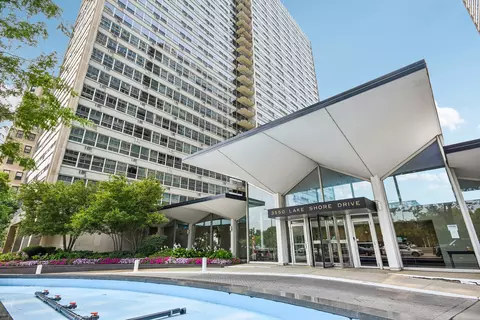 3550 N Lake Shore Dr #1117, Chicago, IL 60657
