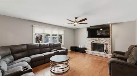Living - 19211 Brompton Ct, Mokena, IL 60448 photo 2 of 3