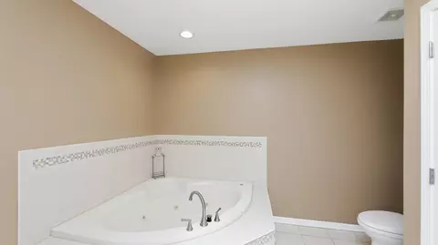 Bath - 19211 Brompton Ct, Mokena, IL 60448 photo 4 of 4