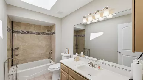 Bath - 19211 Brompton Ct, Mokena, IL 60448 photo 2 of 4