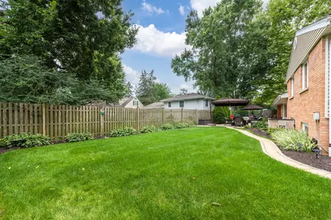 Exterior - 220 E Hillside Rd, Naperville, IL 60540 photo 12 of 13
