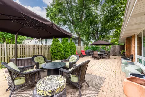 Exterior - 220 E Hillside Rd, Naperville, IL 60540 photo 8 of 13