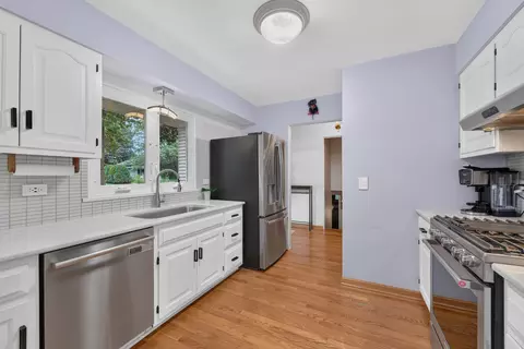 Kitchen - 220 E Hillside Rd, Naperville, IL 60540 photo 4 of 8