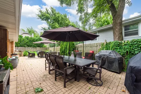 Exterior - 220 E Hillside Rd, Naperville, IL 60540 photo 4 of 13