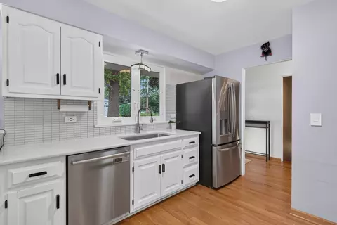Kitchen - 220 E Hillside Rd, Naperville, IL 60540 photo 5 of 8