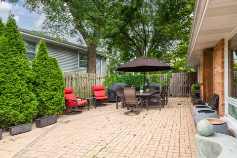 Exterior - 220 E Hillside Rd, Naperville, IL 60540 photo 6 of 13