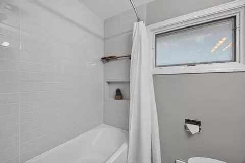 Bath - 220 E Hillside Rd, Naperville, IL 60540 photo 3 of 4