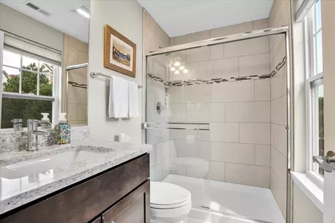 Bath - 300 Lexington Ln, Rolling Meadows, IL 60008 photo 4 of 4