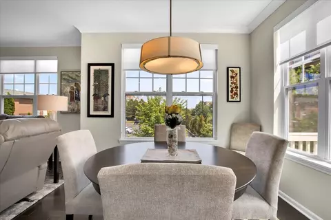 Dining - 300 Lexington Ln, Rolling Meadows, IL 60008 photo 1 of 2