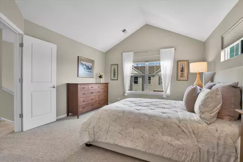 Bedroom - 300 Lexington Ln, Rolling Meadows, IL 60008 photo 3 of 6