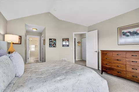 Bedroom - 300 Lexington Ln, Rolling Meadows, IL 60008 photo 2 of 6