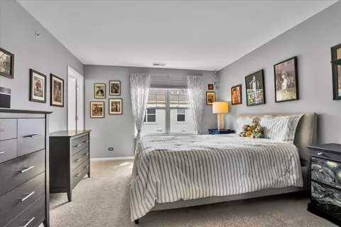 Bedroom - 300 Lexington Ln, Rolling Meadows, IL 60008 photo 4 of 6